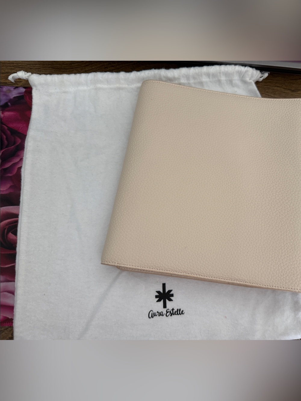 Aura Estelle Beige Scallop Leather Clutch with Heart Detail - Picture 2 of 6